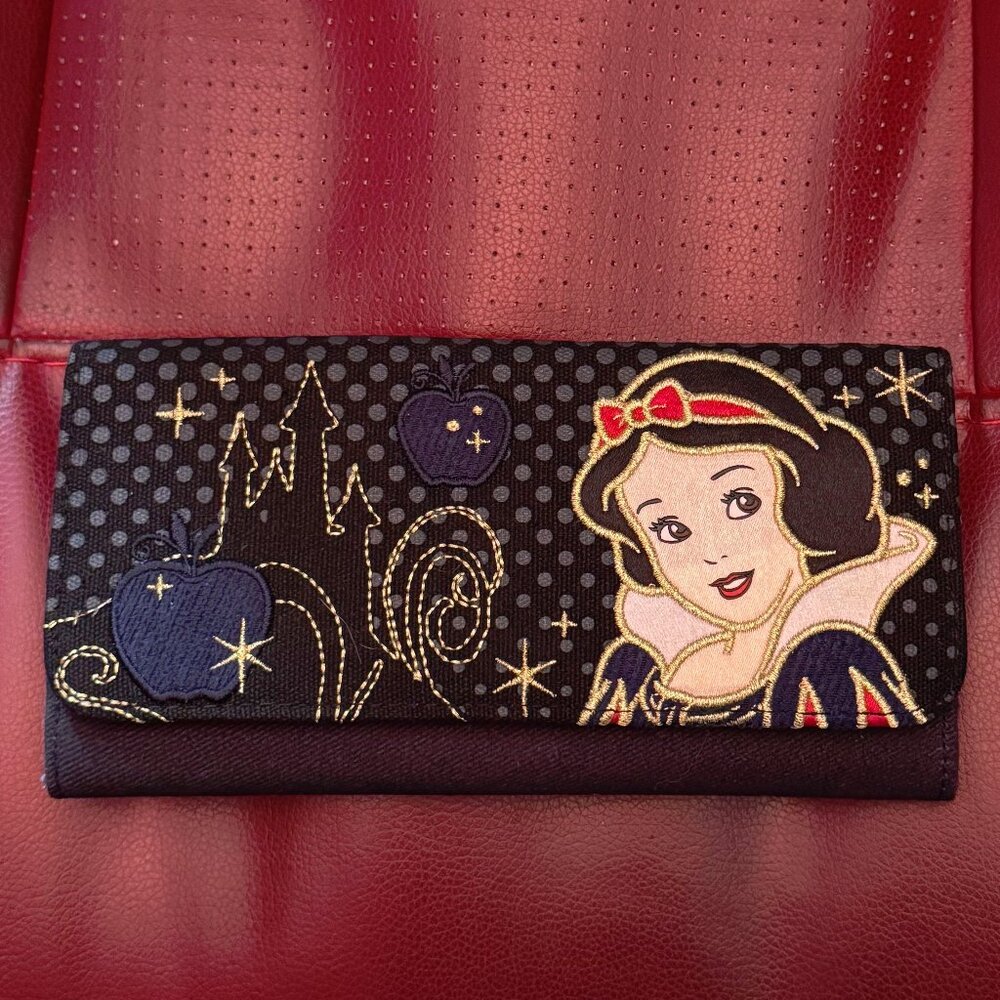 Disney Loungefly Snow White Vintage Cloth Wallet